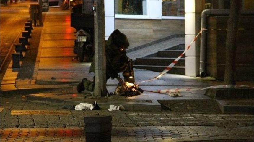 Ş&uuml;pheli &Ccedil;antadan Kıyafet &Ccedil;ıktı