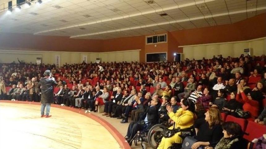 Gen&ccedil;lik Konfederasyonundan Engelli Gen&ccedil; Kıza B&uuml;y&uuml;k Jest