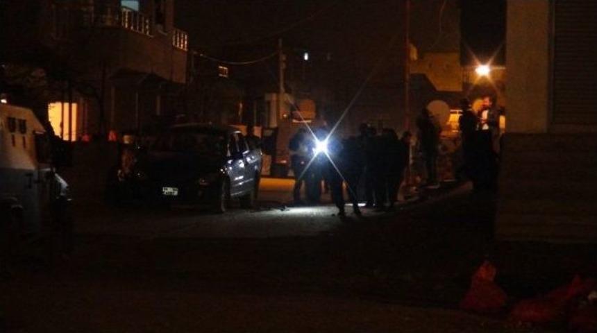 Batman&rsquo;da Park Halinde Bir Aracın İ&ccedil;inde Bulunan Roket Patladı