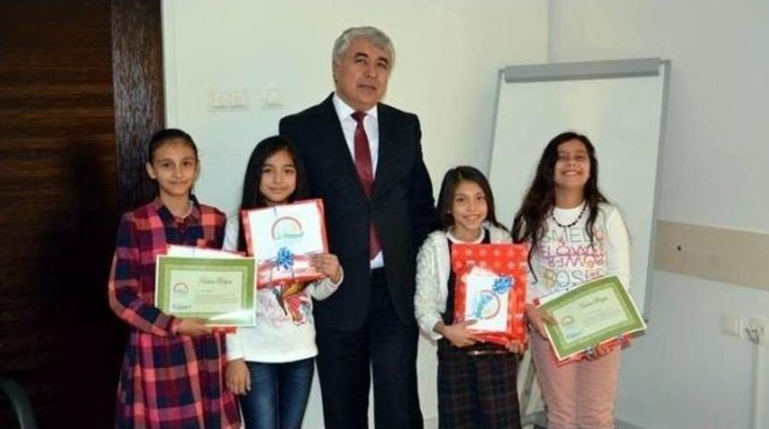 Fotoğraf Yarışması&rsquo;nda &Ouml;d&uuml;lleri &Ccedil;ineli Kızlar Kaptı