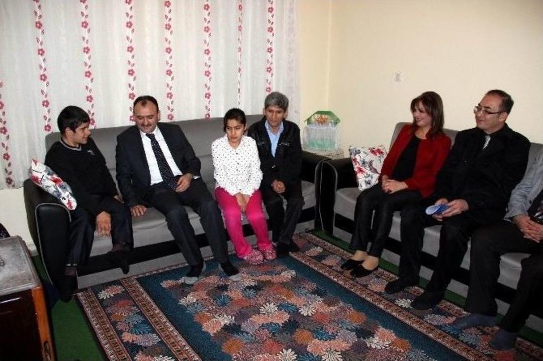 İl Milli Eğitim M&uuml;d&uuml;rl&uuml;ğ&uuml; Engelli &Ouml;ğrencileri Sevindirmeye Devam Ediyor