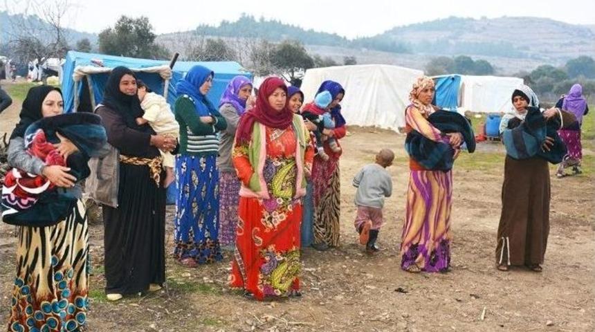 Başkan G&ouml;rmez Suriyeli M&uuml;ltecilerin Kaldığı &Ccedil;adırları Gezdi