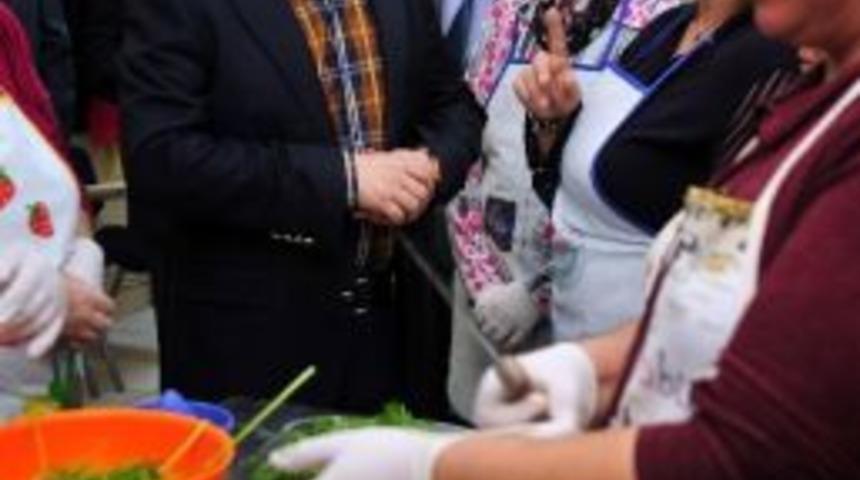 T&uuml;t&uuml;nc&uuml;&rsquo;den Akmek &Ouml;ğrencilerine Yemek Dersi