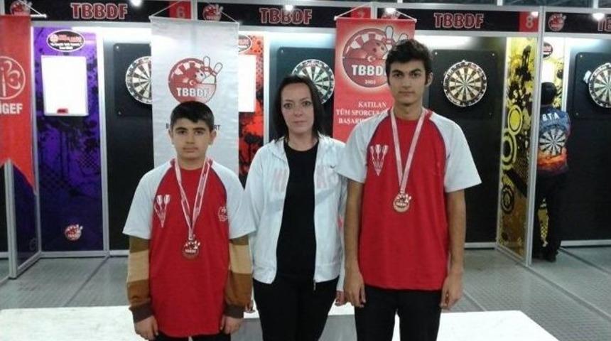 Boz&uuml;y&uuml;k Dart Takımı, T&uuml;rkiye Kul&uuml;plerarası Dart Şampiyonasına Katıldı