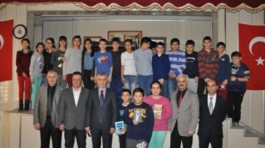 Ortaokul &Ouml;ğrencilerine Hologram Semineri Veriliyor