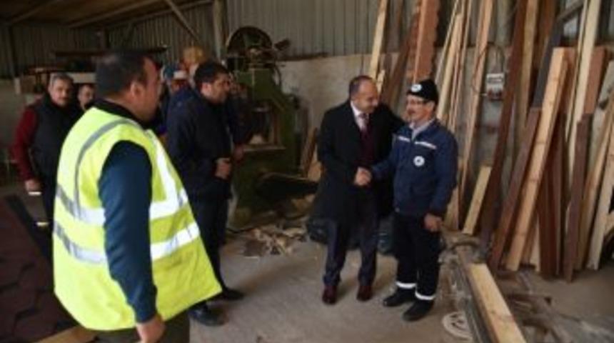 Başkan &Uuml;z&uuml;lmez&rsquo;den Personeline Motivasyon Ziyareti