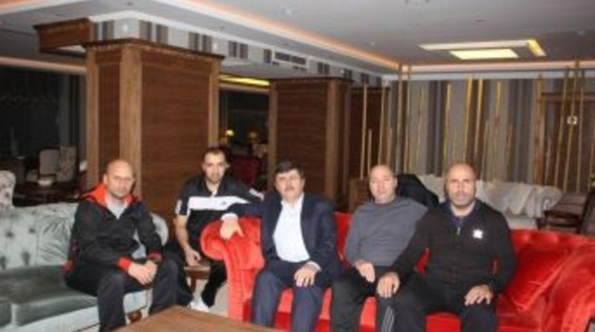 Trabzon Valisi &Ouml;z, Sivas Belediyespor Kampını Ziyaret Etti