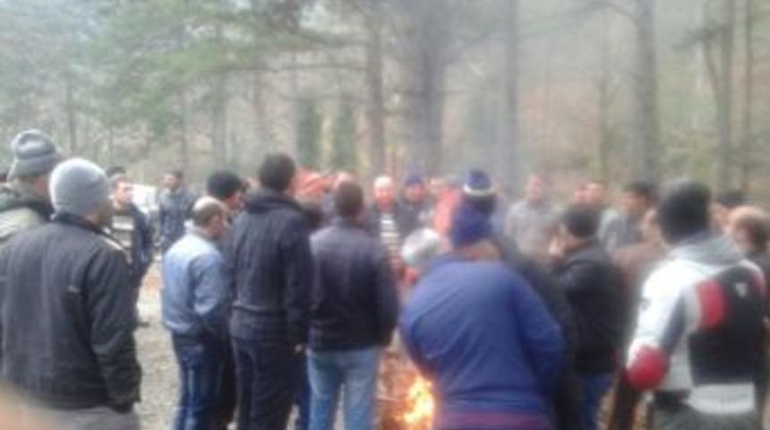 G&ouml;&ccedil;&uuml;k Meydana Gelen Kurşun Madeni İş&ccedil;ileri &Uuml;retimi Durdurdu