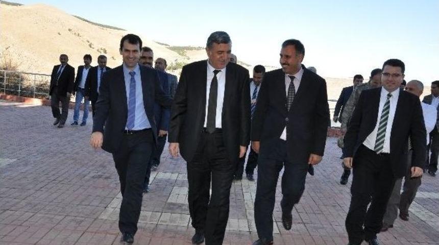 Rekt&ouml;r Ramazan Taşaltın, Bozova Kaymakamı Hidayet Sarı&rsquo;yı Ziyaret Etti