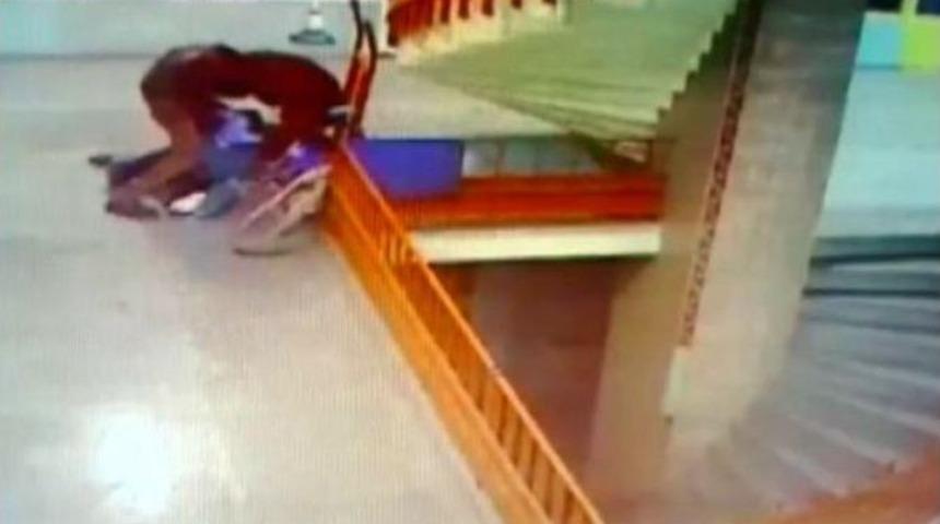 Para &Ccedil;eken Emekliyi Gasp Ettiler