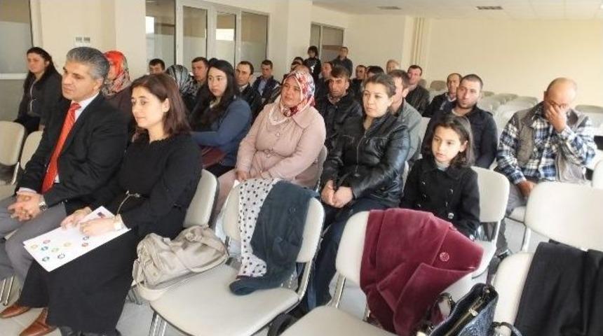 Burhaniye&rsquo;de Kurs Bitiren Gen&ccedil;lerin Belge Sevinci