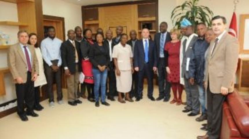 Nijerya Heyeti&rsquo;nde A&uuml; Vekil Rekt&ouml;r&uuml; &Uuml;nal&rsquo;a Ziyaret