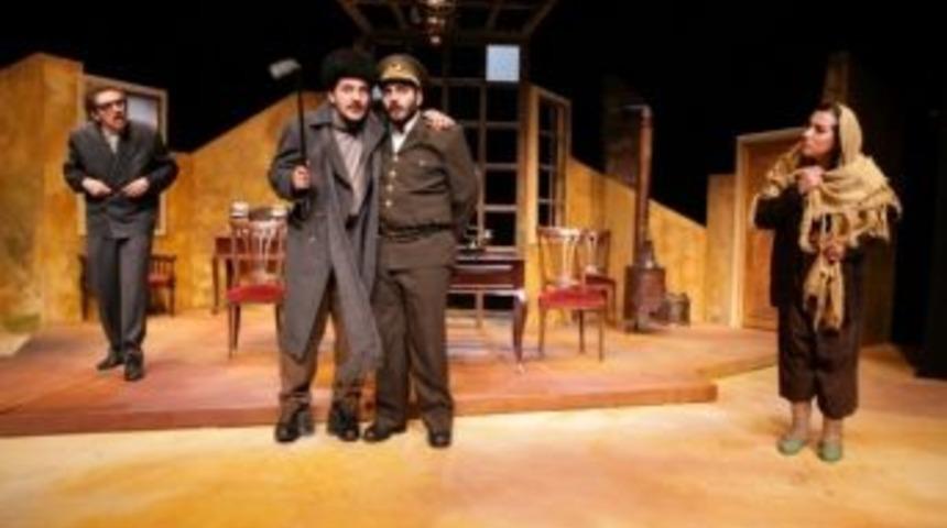 &lsquo;buzlar &Ccedil;&ouml;z&uuml;lmeden&rsquo; Afa&rsquo;da Sahnelendi