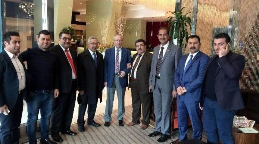 Başkan Kara&rsquo;ya Başarılı &Ccedil;alışmalarından Dolayı Plaket Ve Madalya Verildi