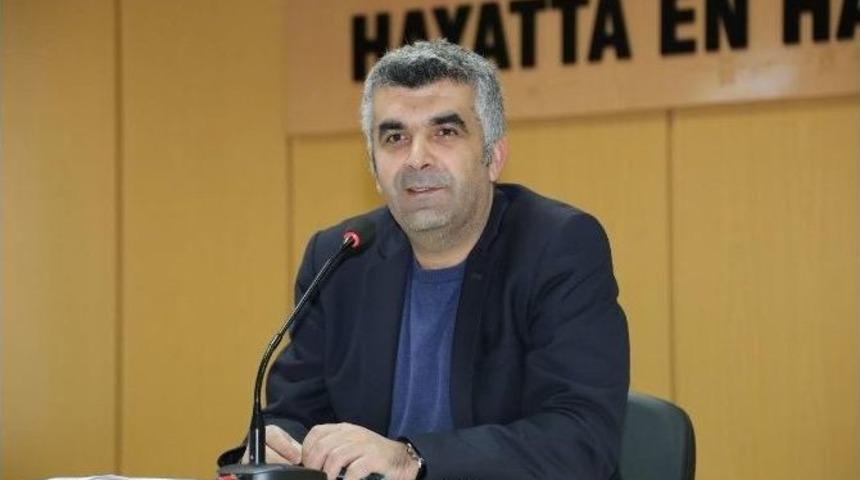 Ahmet Turgut &lsquo;edebiyat Ve Sembol&uuml;n Dili&rsquo; Başlıklı Konferansta Konuştu