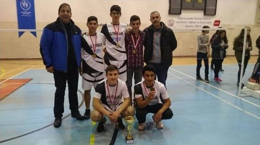 Badmintonda Enver &Ouml;ren Lisesi Farkı