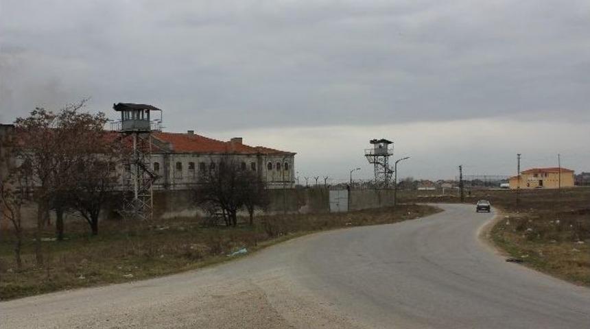 Edirne&rsquo;de Cezaevi M&uuml;d&uuml;r&uuml;ne Silahlı Saldırı