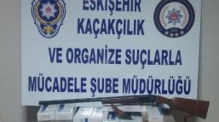 Eskişehir&rsquo;de Ka&ccedil;ak Sigara Ve Ruhsatsız Silah Operasyonu
