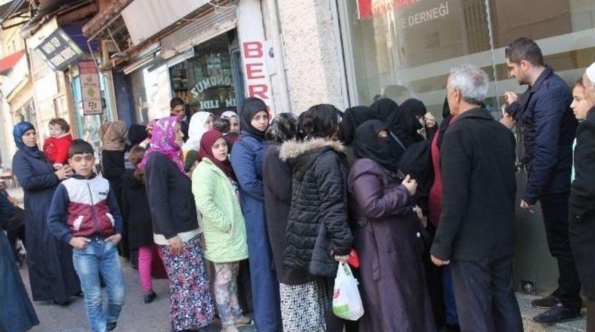 M&uuml;lteciler İzmir&rsquo;de Yalnız Değil