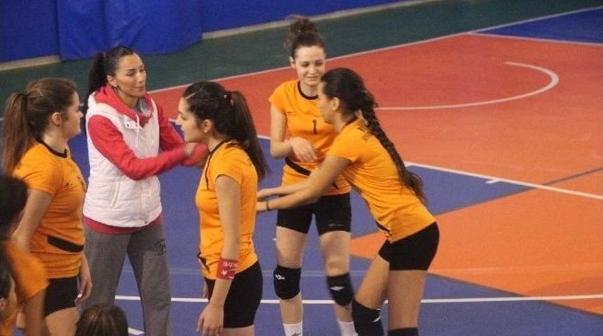 T&uuml;rkiye &Uuml;niversite Sporları Federasyonu Voleybol 2. Lig M&uuml;sabakalarının 2&rsquo;inci G&uuml;n&uuml; Ge&ccedil;ildi