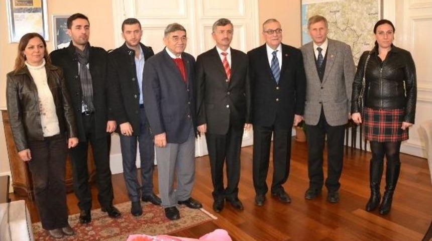 Manisa Gazeteciler Cemiyeti Yeni Yönetimi Vali Bektaş’ı Ziyaret Etti