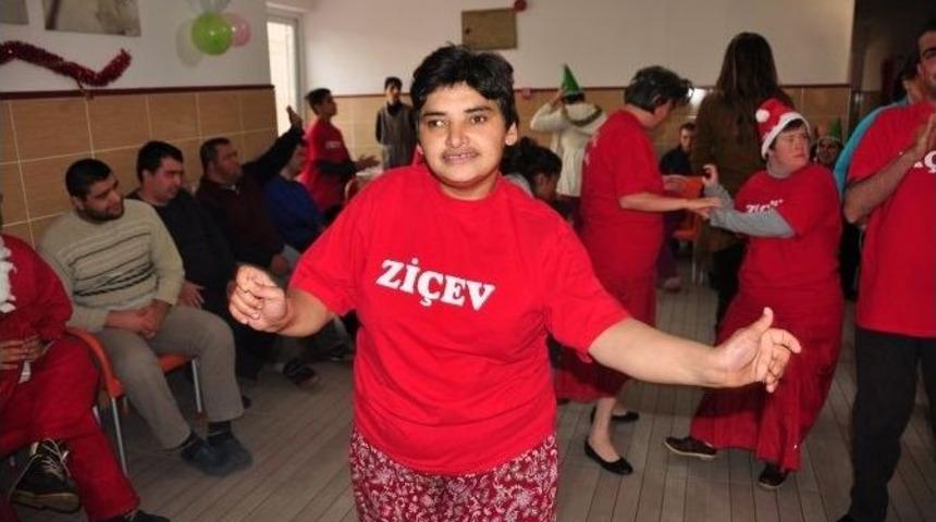 Zi&ccedil;ev&rsquo;de Y&uuml;zler G&uuml;l&uuml;yor