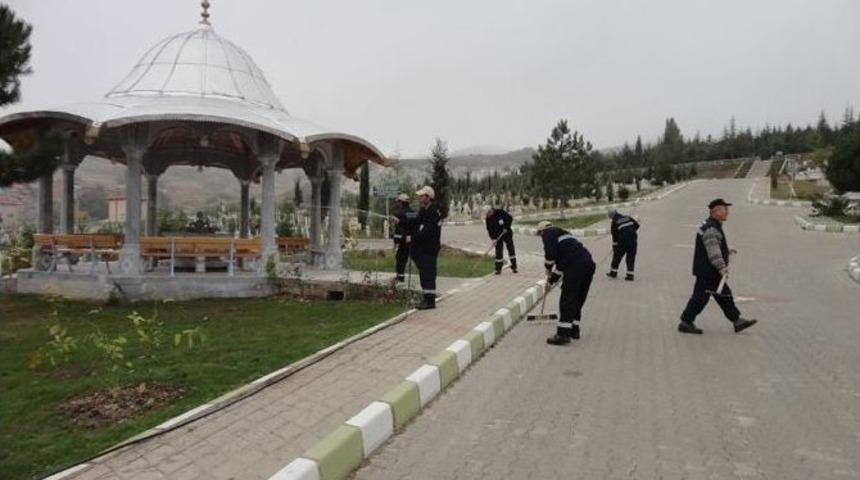 K&uuml;tahya&rsquo;daki 32 Mezarlığa Bakım Ve Onarım