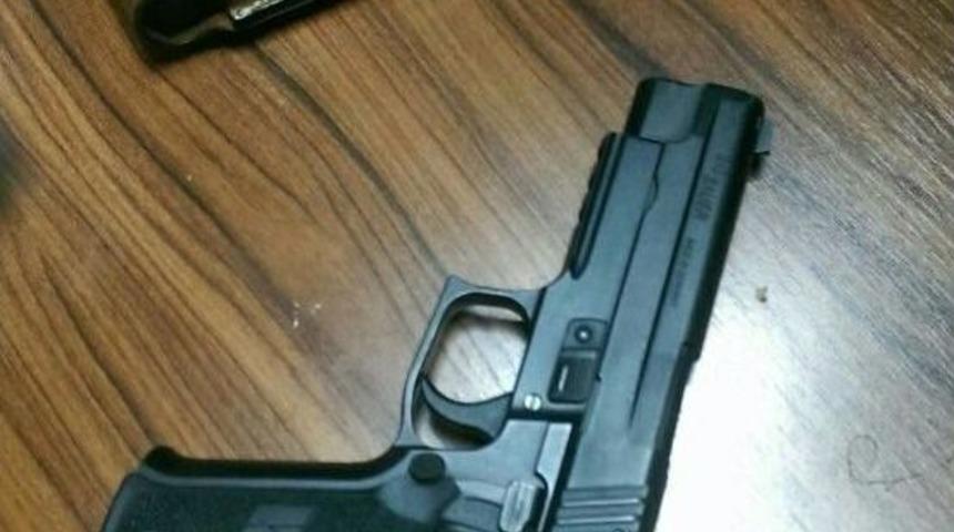 G&uuml;venlikle Kavga Sırasında Silahını Ateşleyen Bir Şahıs Doktoru Yaraladı