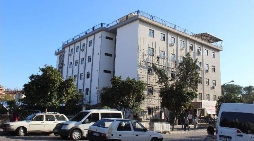 7 Yıl &Ouml;nce Yıkım Kararı &Ccedil;ıkan Hastane Binası Boyanmaya Başladı