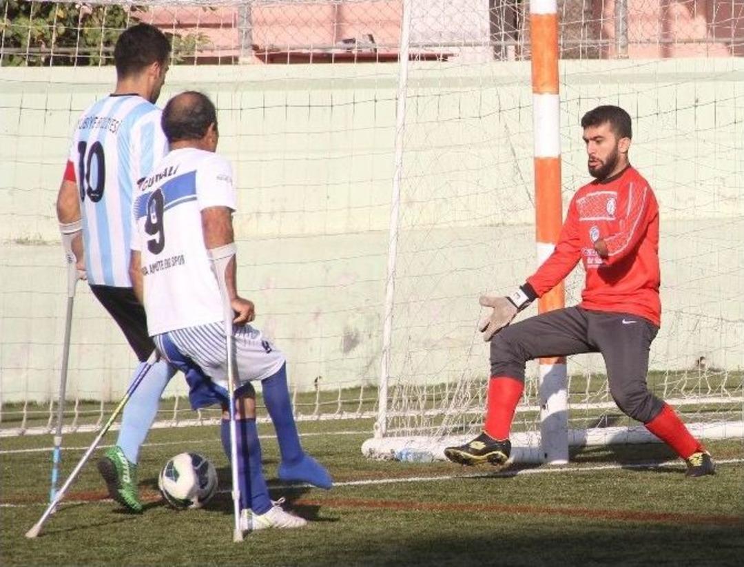 Engelli Gen&ccedil; Engel Tanımıyor