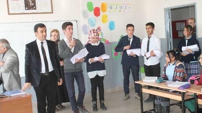 Köy Okulu Öğrencilerine Kitap Desteği