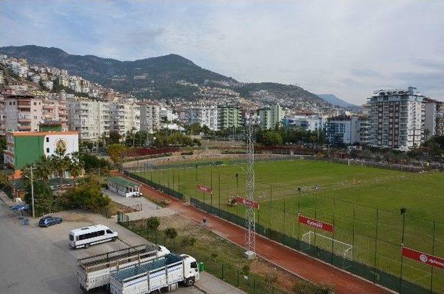 Alanyaspor’un Antrenman Tesisleri Aydınlatıldı