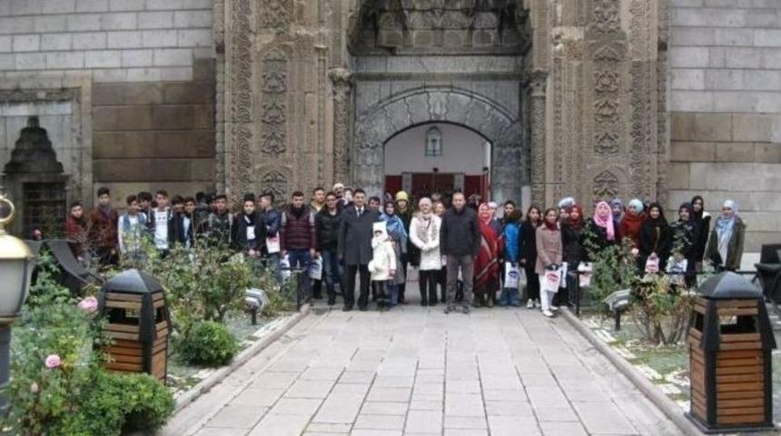 Irak Ve Suriyeli Gen&ccedil;ler Tarih Turu Attı