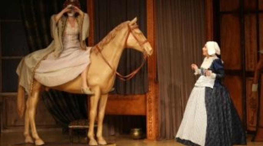 &ldquo;tesad&uuml;fen Kadın Elizabeth&rdquo; Yenimahalle&rsquo;de Sahnelendi