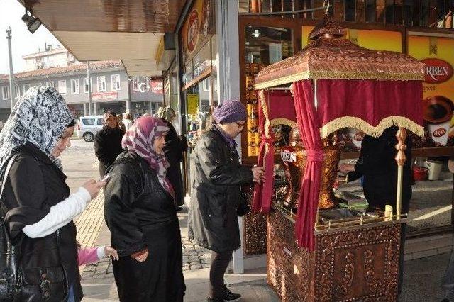 Soğuk Havada, Bedava Sıcak Salep