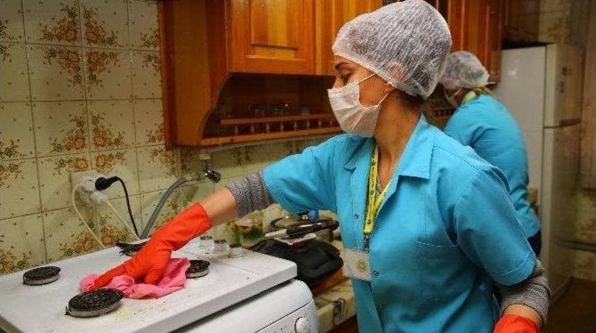 Buca&rsquo;da İhtiya&ccedil; Sahiplerine &Uuml;cretsiz Temizlik