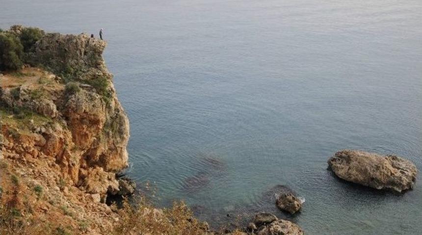 Falezlerde Tehlikeli Balık Avı