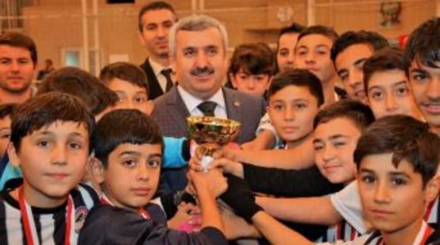 Başkan Baran Ortaokullar Arası Futbol Turnuvasına Katıldı