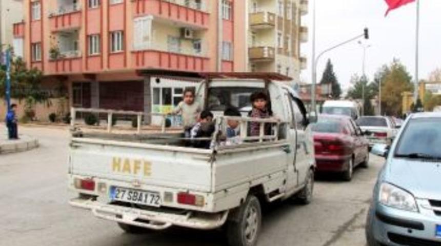 Kamyonet Kasasında Tehlikeli Yolculuk