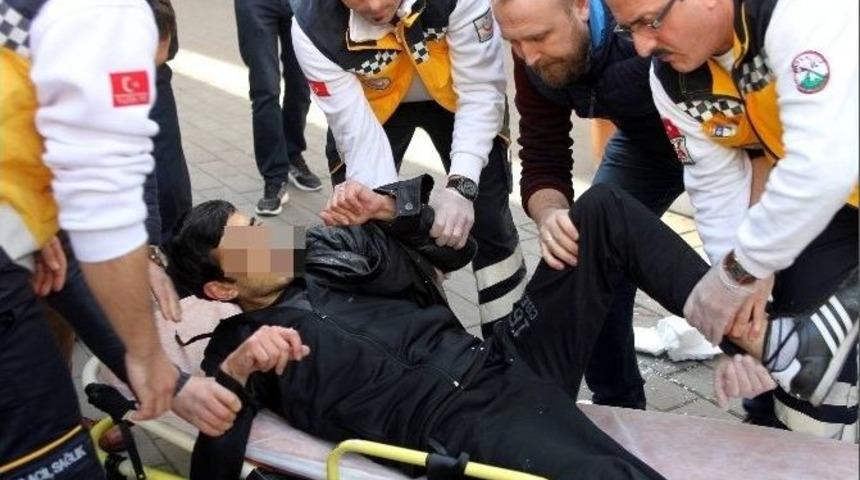 Cami Avlusunda Bonzai İ&ccedil;en Gen&ccedil; Komaya Girdi