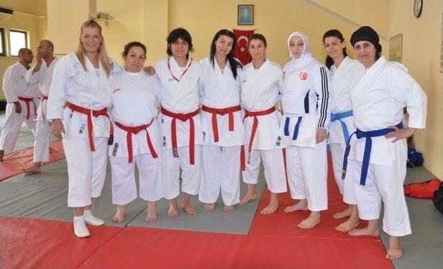 Türkiye Büyükler Ve Veteranlar Karate Şampiyonası Adana’da Başladı