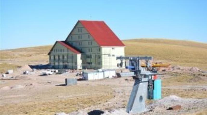 Yama Dağı Kayak Merkezi &Ouml;n&uuml;m&uuml;zdeki Kışa Kaldı