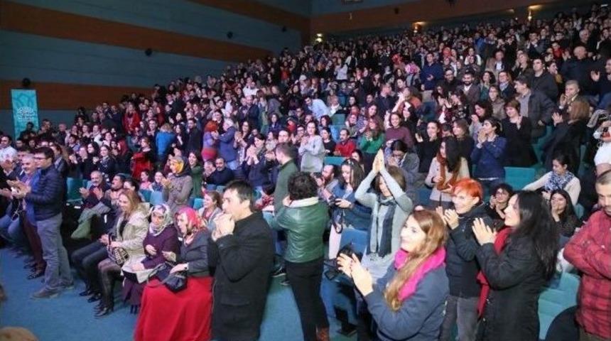 Mohsen Namjoo Nil&uuml;ferlilerle Buluştu