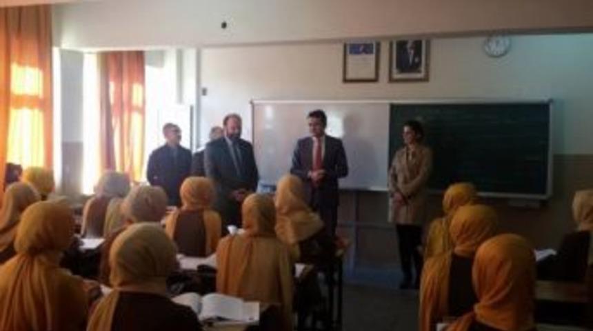 İl M&uuml;ft&uuml;s&uuml; Ve Vali Yardımcısı Kız İmam Hatip Lisesini Ziyaret Etti