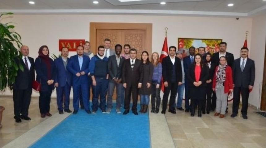 Vali D&uuml;zg&uuml;n, G&ouml;&ccedil;menler G&uuml;n&uuml; Nedeniyle Kayseri&rsquo;deki Yabancıları Kabul Etti