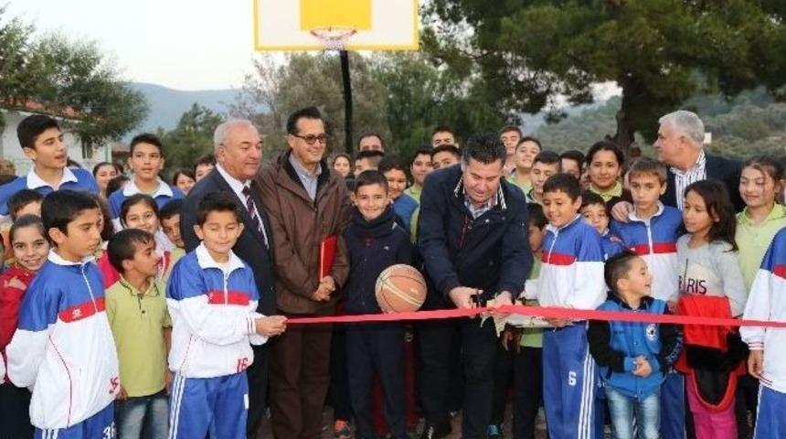 Bodrum Belediyesi&rsquo;nden Okula Basketbol Sahası