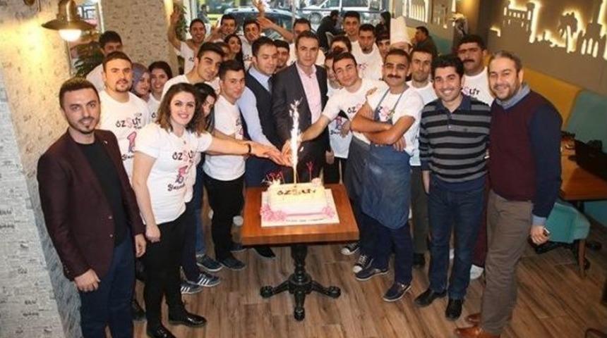 &Ouml;zs&uuml;t 1 Yaşında