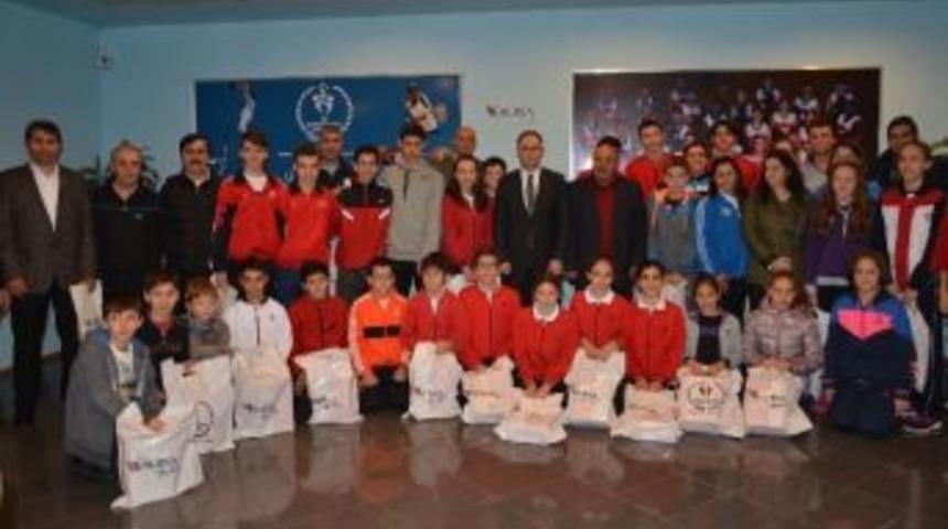 Analig Şampiyonları &Ouml;d&uuml;llendirildi