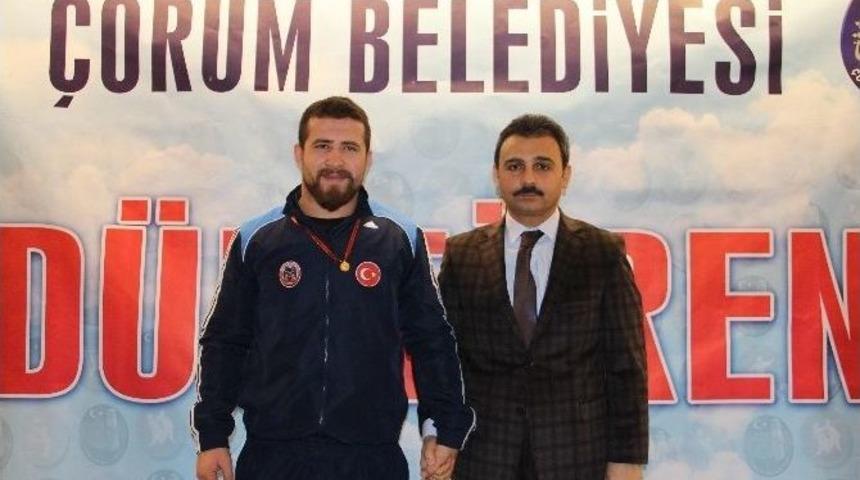 Başkan K&uuml;lc&uuml;&rsquo;den Başarılı Sporculara &Ouml;d&uuml;l