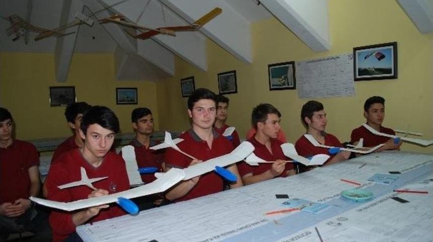 Liselilerin Havacılık Merakı